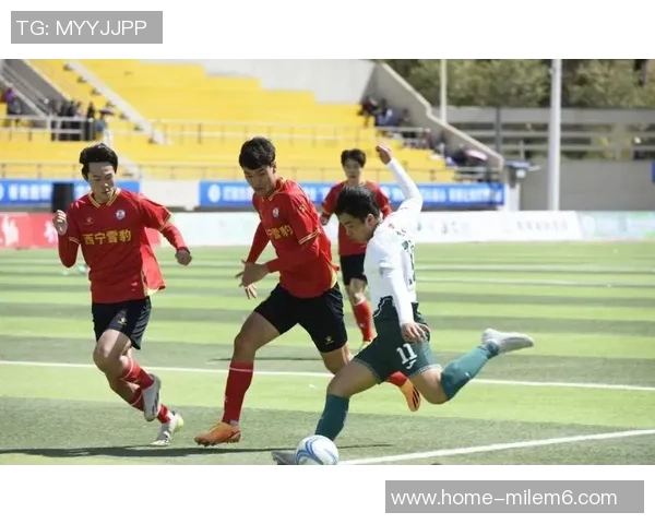 难忘的绿茵场上那场激烈对决的足球赛回忆